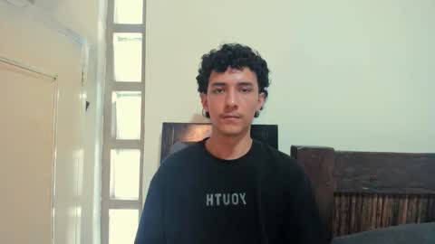 santi_twink19 online show from 10.09.25