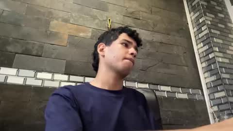 Snapshot of santiago_foxx chatting on 10.26.25 santi online show from 10.26.25