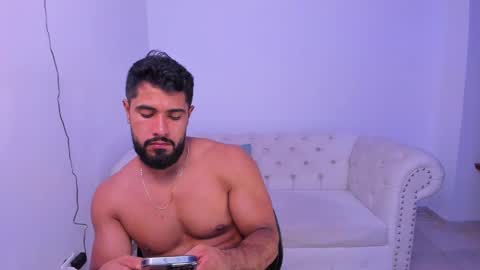 Snapshot of santiago_huntt chatting on 12.18.24 santiago_huntt online show from 12.18.24