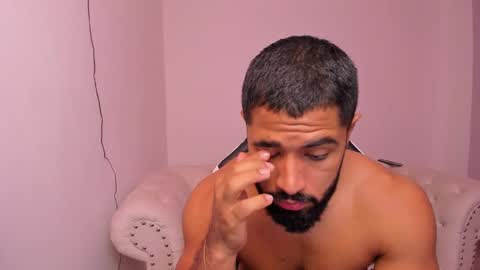 Snapshot of santiago_huntt chatting on 02.08.25 santiago_huntt online show from 02.08.25