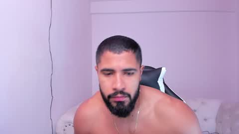 Snapshot of santiago_huntt chatting on 02.21.25 santiago_huntt online show from 02.21.25