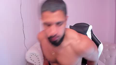 Snapshot of santiago_huntt chatting on 03.07.25 santiago_huntt online show from 03.07.25