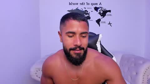 Snapshot of santiago_huntt chatting on 09.10.25 santiago_huntt online show from 09.10.25