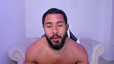 Snapshot of santiago_huntt chatting on 10.18.25 santiago_huntt online show from 10.18.25