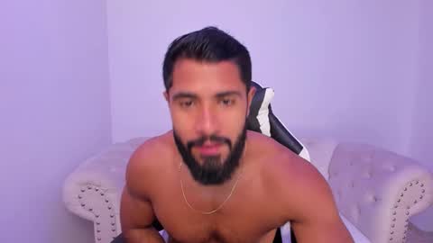 Snapshot of santiago_huntt chatting on 12.19.25 santiago_huntt online show from 12.19.25