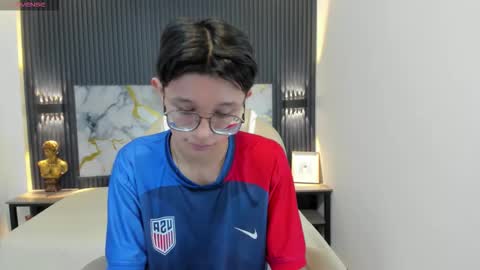 santiago_russo18 online show from 10.19.25