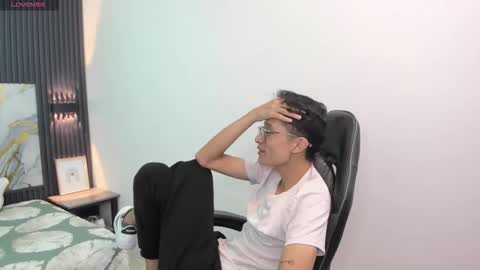 santiago_russo18 online show from 02.16.26