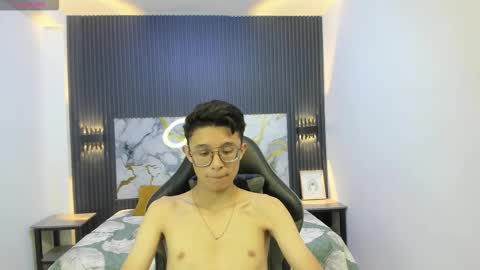 santiago_russo18 online show from 02.21.26