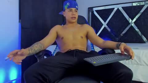 Santi Reyes online show from 12.31.24