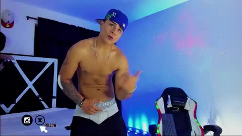 Santi Reyes online show from 02.13.25