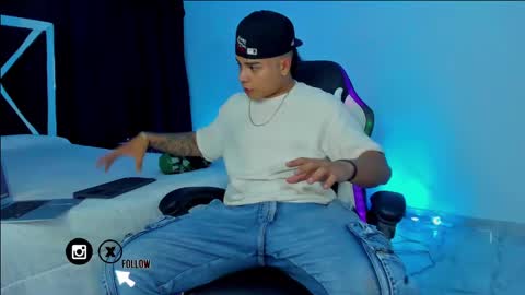 Santi Reyes online show from 03.11.25