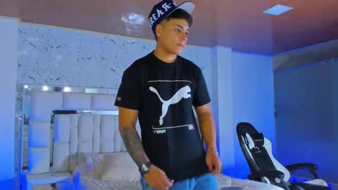 Santi Reyes online show from 10.16.25