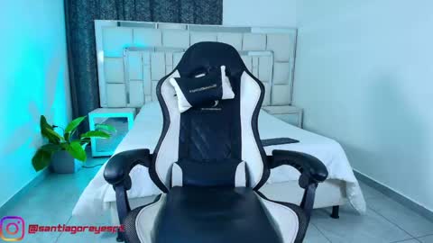 santiagoreyesftt online show from 04.17.26