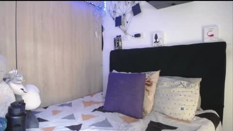 Snapshot of santii_rose chatting on 05.20.26 Santii online show from 05.20.26