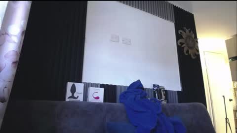 Snapshot of santii_rose chatting on 06.23.26 Santii online show from 06.23.26