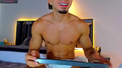 Santiago Seans online show from 03.04.25