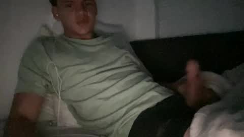 Snapshot of santostreamrcash chatting on 11.17.25 santostreamrcash online show from 11.17.25