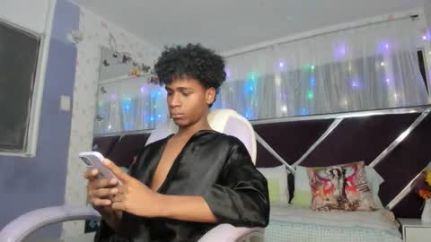 Snapshot of santy_bigcock_01 chatting on 03.17.26 santy online show from 03.17.26
