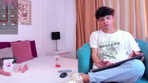 Snapshot of santy_carrington chatting on 12.10.24 Santiago Carrington online show from 12.10.24