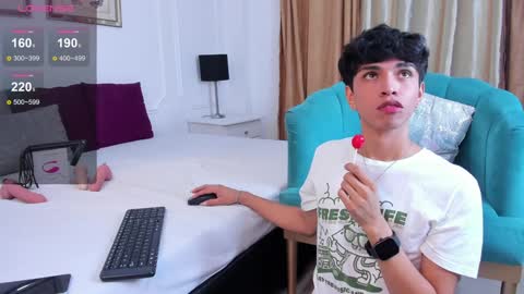 Snapshot of santy_carrington chatting on 12.11.24 Santiago Carrington online show from 12.11.24