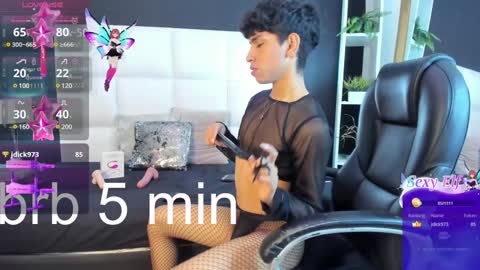 Snapshot of santy_carrington chatting on 12.13.24 Santiago Carrington online show from 12.13.24