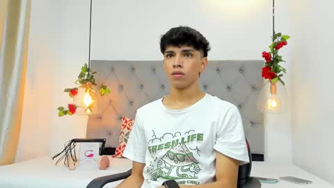 Snapshot of santy_carrington chatting on 12.24.24 Santiago Carrington online show from 12.24.24