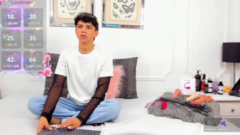 Snapshot of santy_carrington chatting on 01.18.25 Santiago Carrington online show from 01.18.25