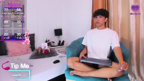 Snapshot of santy_carrington chatting on 02.05.25 Santiago Carrington online show from 02.05.25