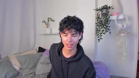 Snapshot of santy_kitty chatting on 02.11.26 kitty online show from 02.11.26