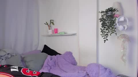 Snapshot of santy_kitty chatting on 02.14.26 kitty online show from 02.14.26