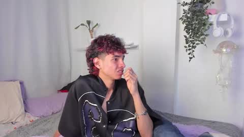 Snapshot of santy_kitty chatting on 02.27.26 kitty online show from 02.27.26