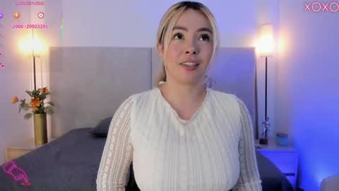 Snapshot of saori_newman chatting on 04.18.26 Saori online show from 04.18.26