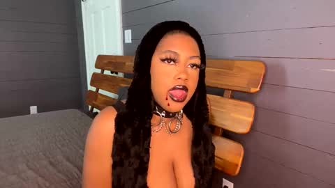 Snapshot of sapiosuccubust chatting on 10.08.25 Sapio online show from 10.08.25