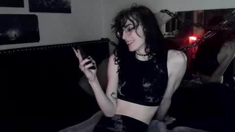 Snapshot of sapphicvoid chatting on 02.17.25 Jade online show from 02.17.25