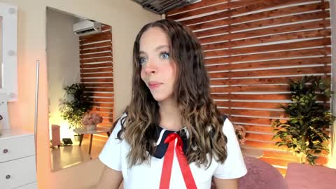 Snapshot of sapphire_venus chatting on 02.08.25 Valerin online show from 02.08.25