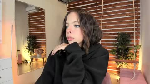 Snapshot of sapphire_venus chatting on 02.25.25 Valerin online show from 02.25.25
