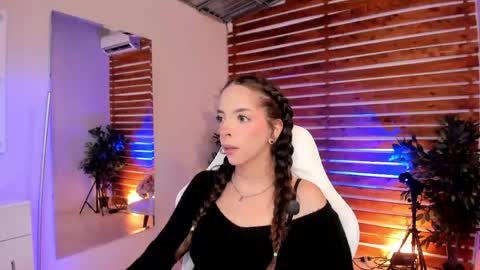 Snapshot of sapphire_venus chatting on 05.11.26 Valerin online show from 05.11.26