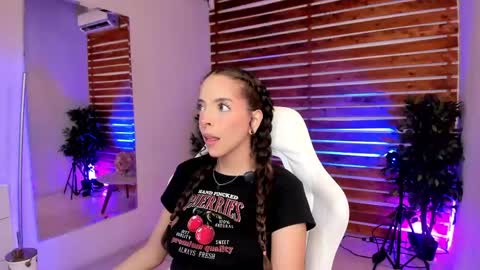Snapshot of sapphire_venus chatting on 05.17.26 Valerin online show from 05.17.26