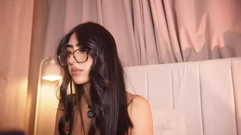 Snapshot of sara_albrecht chatting on 05.31.26 Sara online show from 05.31.26