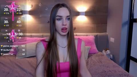 Snapshot of sara_crosss chatting on 02.12.25 Sara online show from 02.12.25