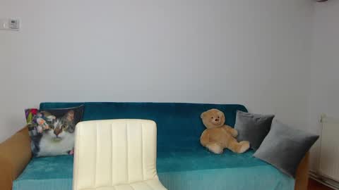 Im Sara I am happy to be here  online show from 02.01.25