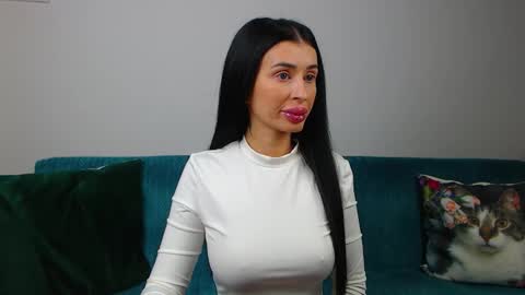 Im Sara I am happy to be here  online show from 10.04.25