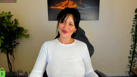 Snapshot of sara_devills chatting on 04.19.26 Sara online show from 04.19.26