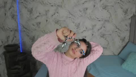 Snapshot of sara_fernandezz chatting on 01.06.25 sara online show from 01.06.25