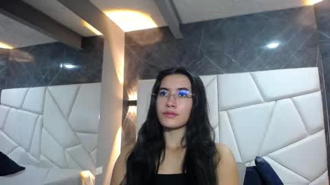 Snapshot of sara_hoffman_4 chatting on 06.02.26 Sara online show from 06.02.26
