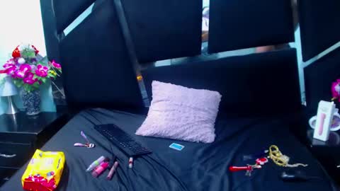 sara_honny online show from 12.13.24