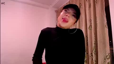 sara_johnson__ online show from 11.22.25