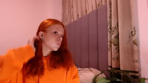 Snapshot of sara_johnson__ chatting on 04.22.26 sara_johnson__ online show from 04.22.26