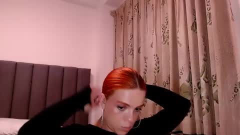 Snapshot of sara_johnson__ chatting on 06.20.26 sara_johnson__ online show from 06.20.26