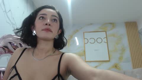 Snapshot of sara_lopez_s chatting on 09.30.25 Sara  online show from 09.30.25